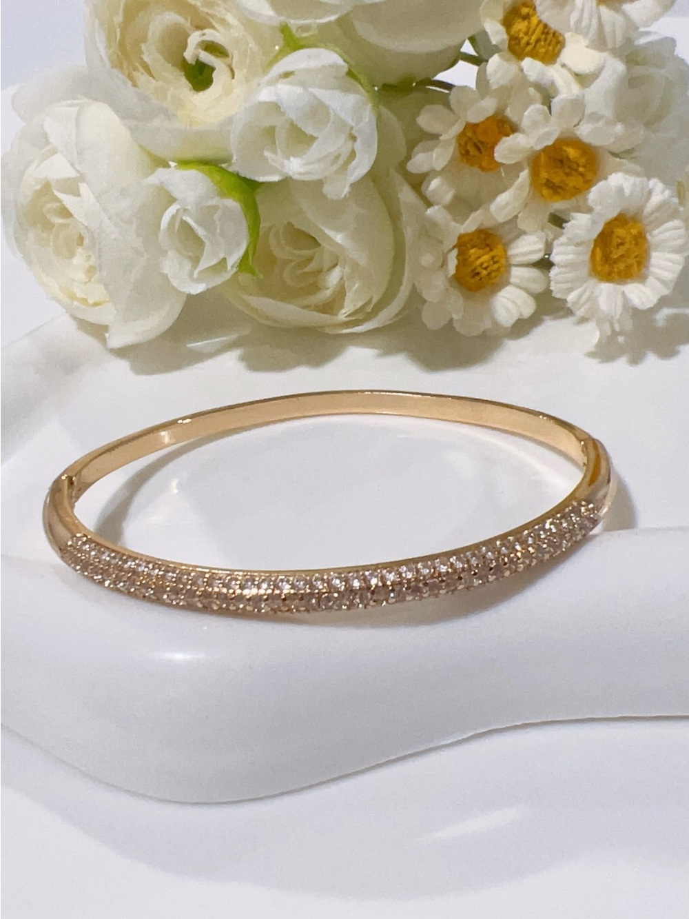 Elegant Gold Tone with rhinestone Bangle Bracelet